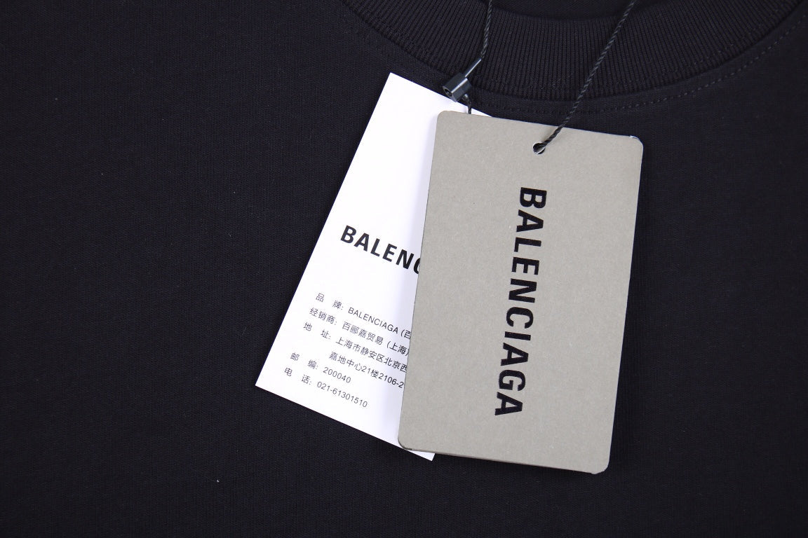 CAMISETA MINIMALISTA NEGRA DE BALENCIAGA