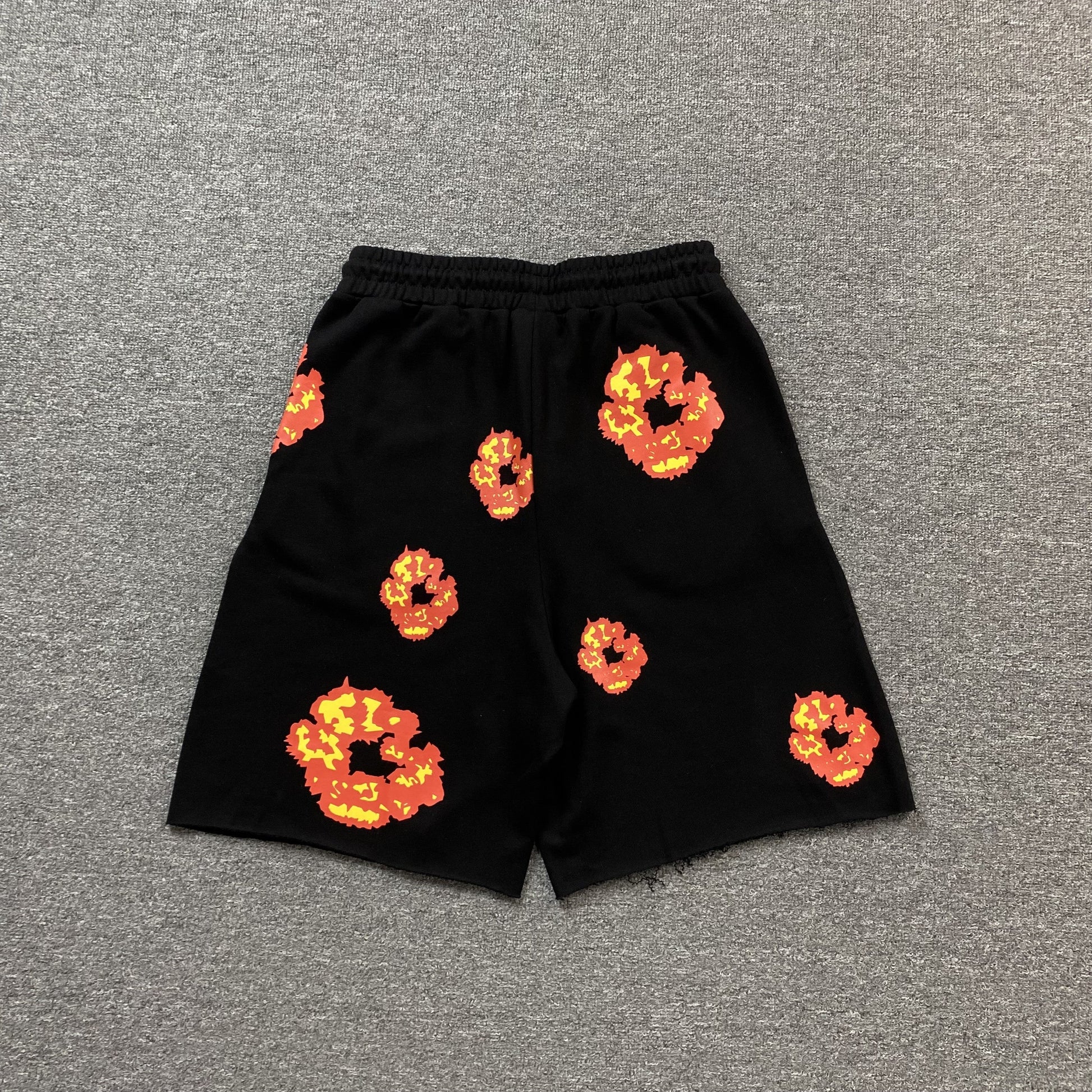 DENIM Tears - Offset Cotton Wreath Shorts - Black Unisex Streetwear Limited Edition