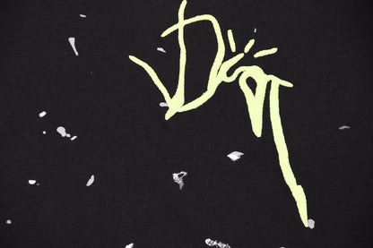 Camiseta Dior con logo neón