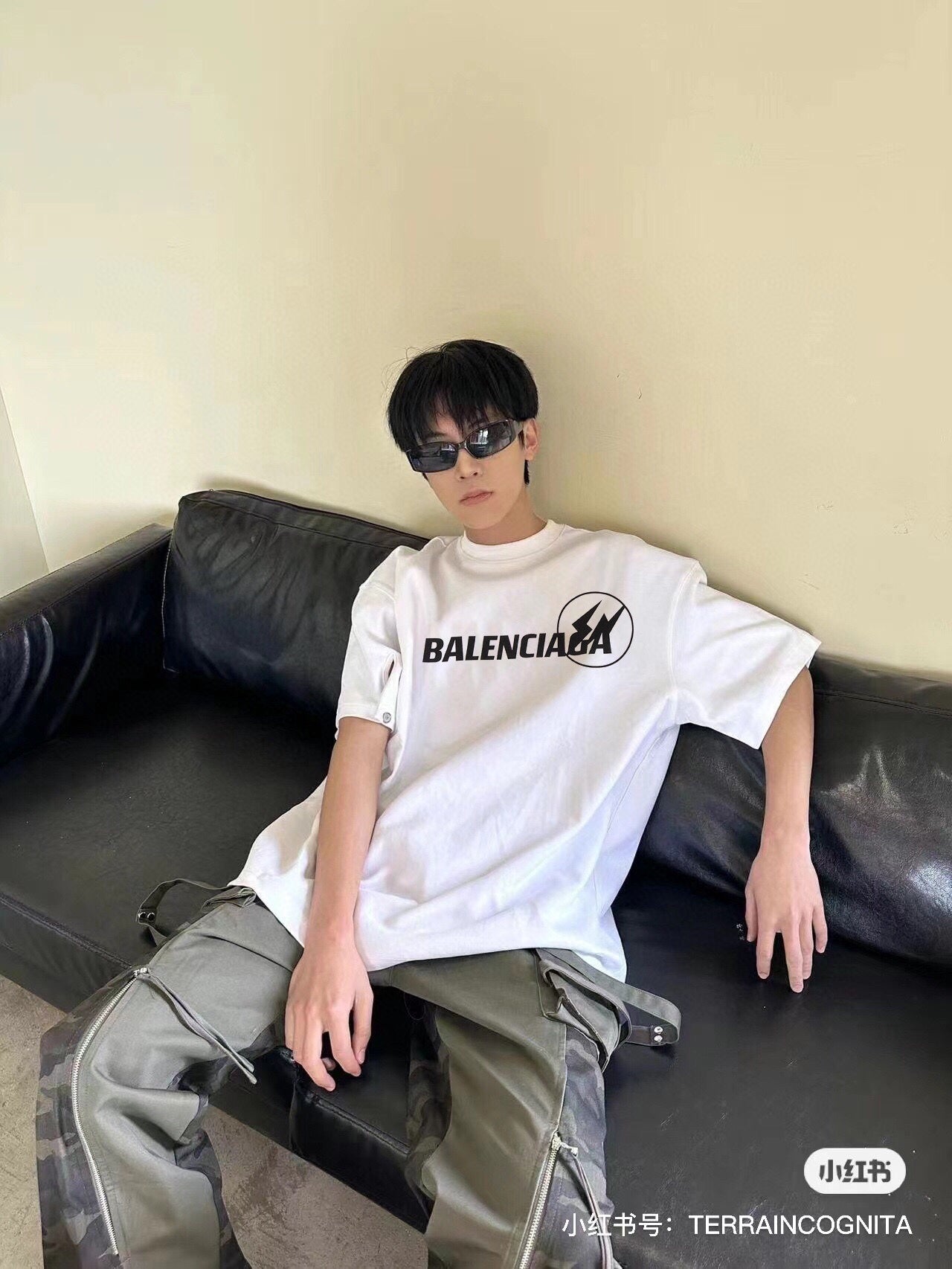 BALENCIAGA Logo T-shirt - White Unisex Streetwear Limited Edition - The BALENCIAGA LOGO T-SHIRT WHITE - REPLICA is a timeless blend of luxury and simplicity