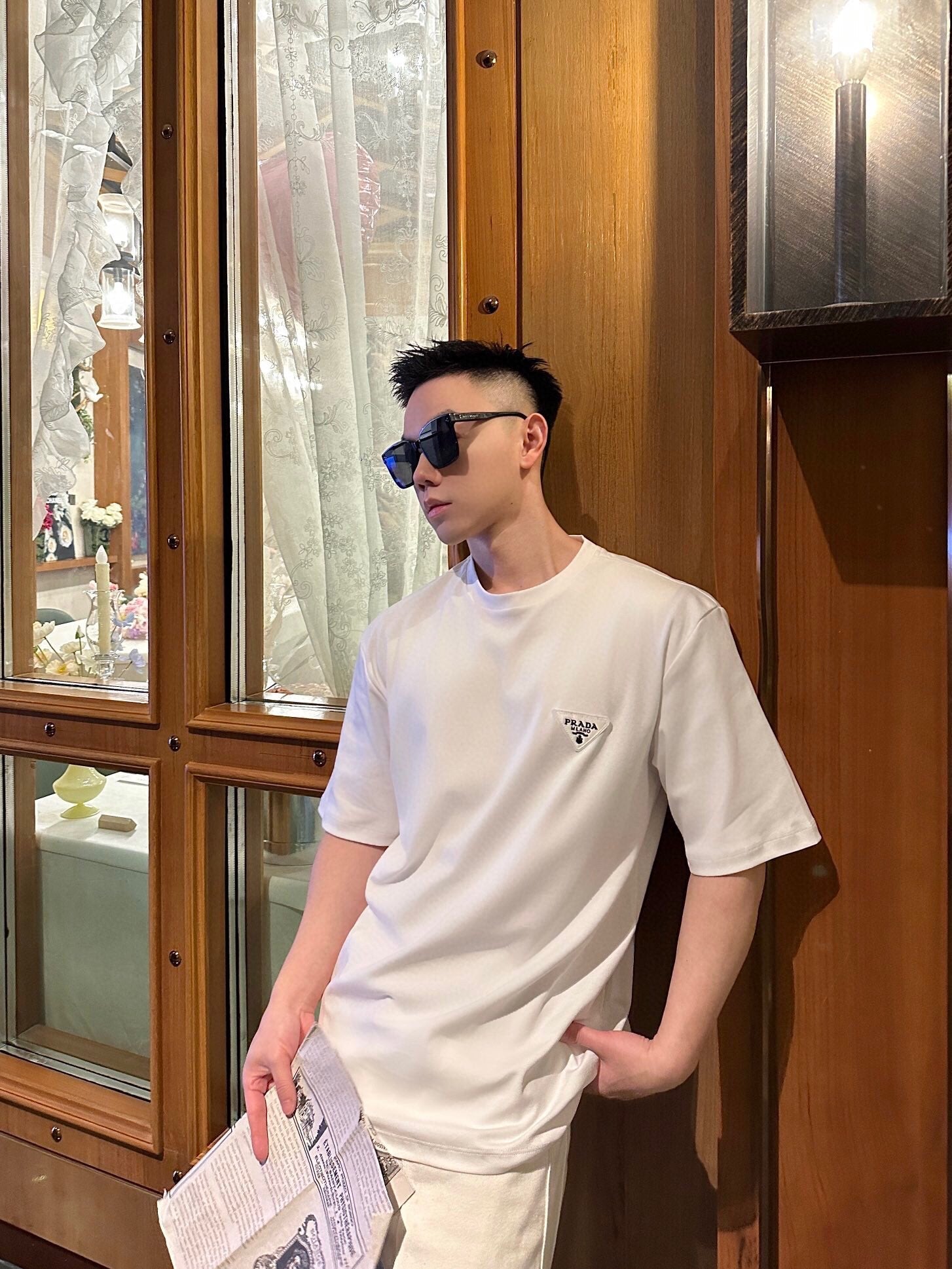 Prada Logo T-shirt (white) Unisex Streetwear Limited Edition - <span>Classic white t-shirt featuring a subtle Prada logo on the chest. Made from premium cotton,