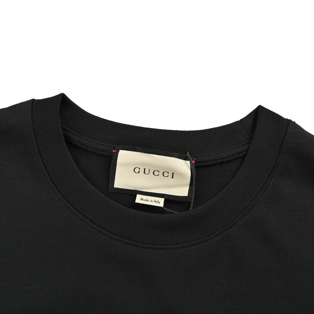 Gucci Snowboarder Graphic T-shirt - Black Unisex Streetwear Limited Edition - <span>This Gucci t-shirt features a bold graphic design of a snowboarder in action against a