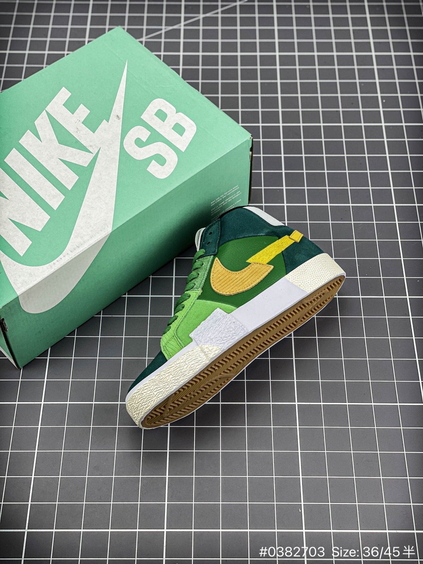 Nike Sb Blazer Mid mosaic - Red Unisex Streetwear Limited Edition - The Nike Blazer Mid PRM 'Blue Mosaic' brings a fresh, artistic twist to the iconic