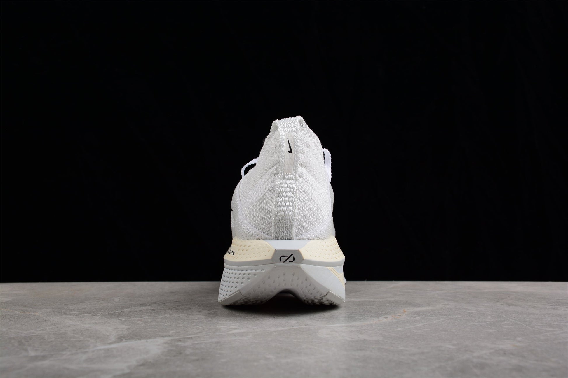 Zoom Alphafly Ne - T% 2 White And - Black Unisex Streetwear Limited Edition