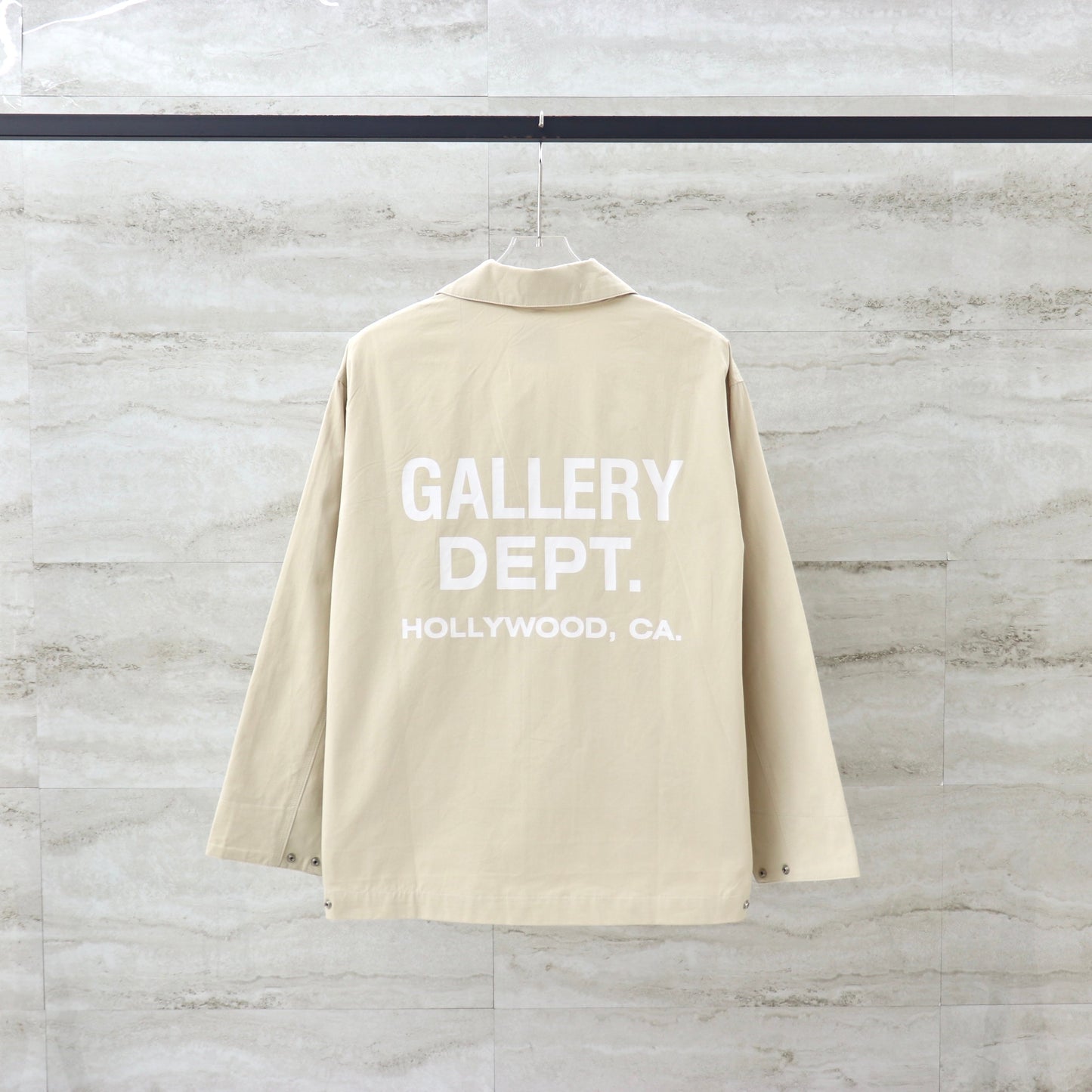 GALLERY Dept Jacket - White Unisex Streetwear Limited Edition - **Gallery Dept. Classic Logo Jacket: Detailed Product Description** Introducing the Gallery Dept. Classic Logo Jacket,