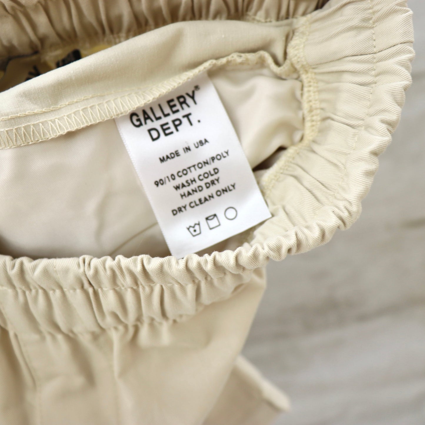 GALLERY Dept Shorts - White Unisex Streetwear Limited Edition - **Gallery Dept. Classic Logo Shorts: Detailed Product Description** Introducing the Gallery Dept. Classic Logo Shorts,