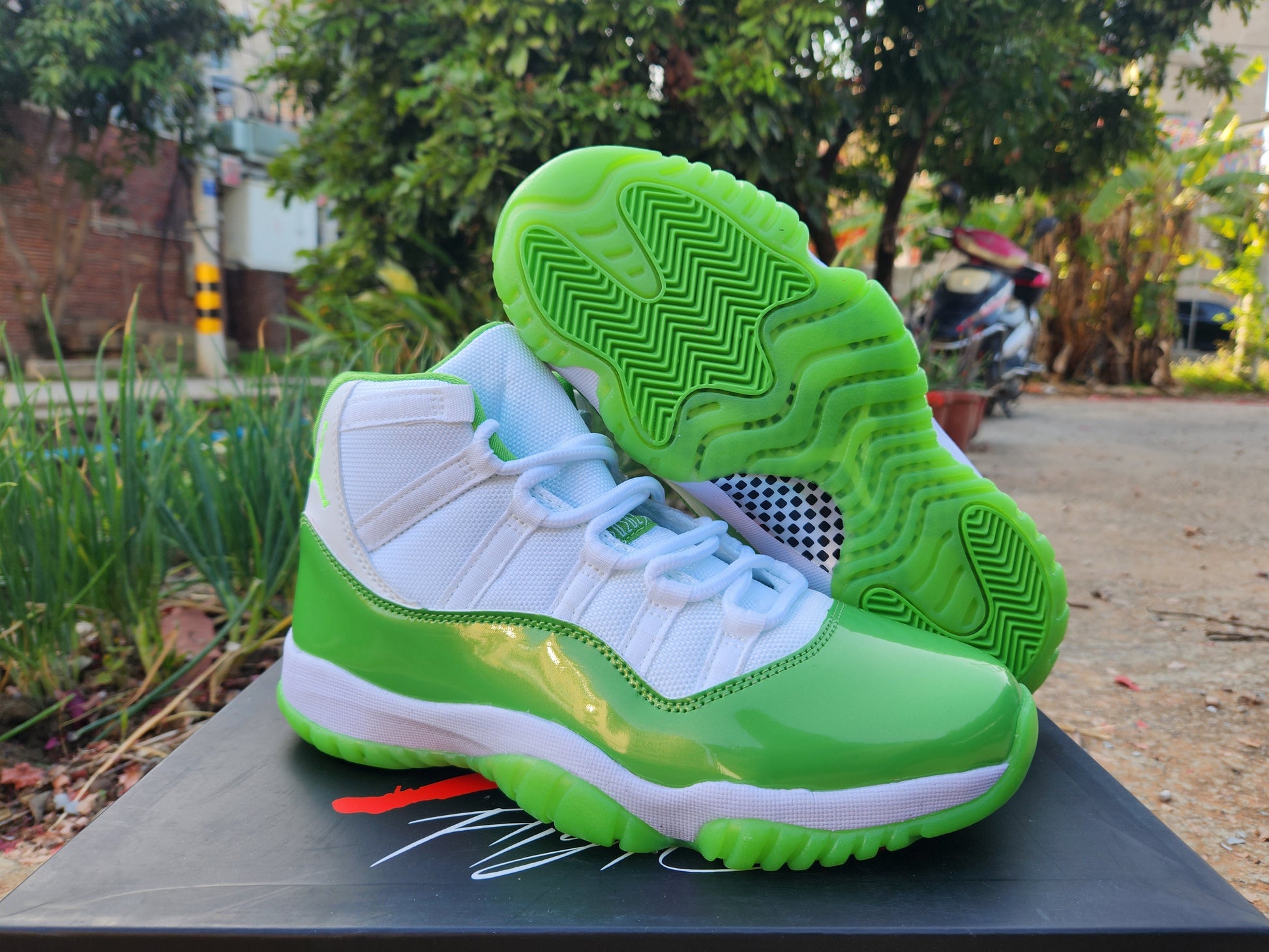JORDAN 11 Green And - White Unisex Streetwear Limited Edition - The Air Jordan 11 in this eye-catching green and white colorway is a vibrant twist