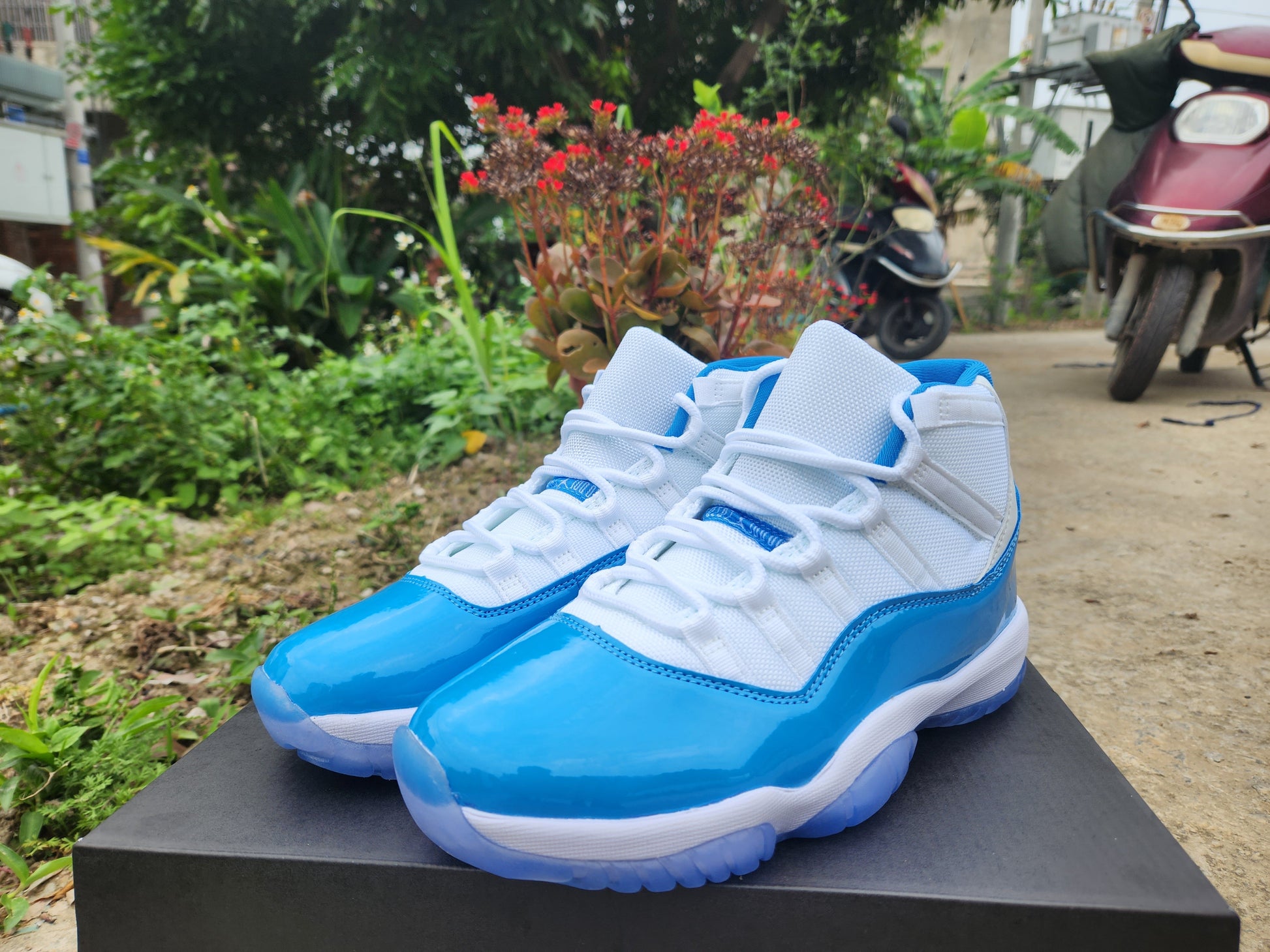 JORDAN 11 'white Jade' Unisex Streetwear Limited Edition - The Air Jordan 11 'White Jade' is a refined and elegant rendition of one of