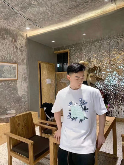 Camiseta Dior con diseño gráfico floral