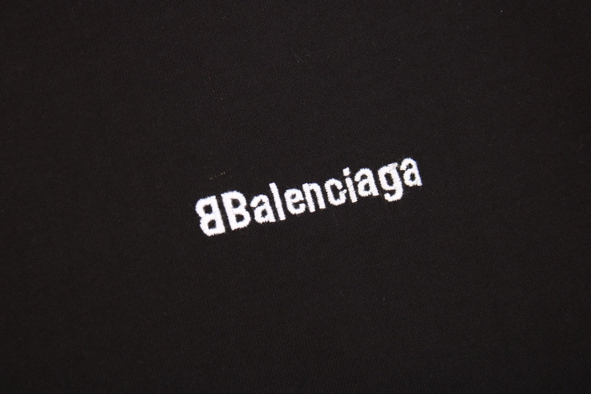 CAMISETA MINIMALISTA NEGRA DE BALENCIAGA