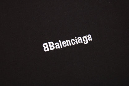 CAMISETA MINIMALISTA NEGRA DE BALENCIAGA