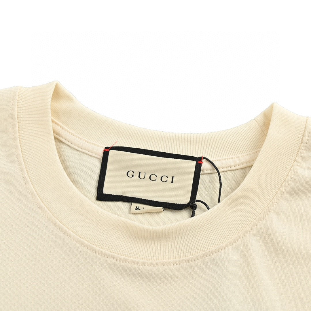 Gucci Snowboarder Graphic T-shirt - Black Unisex Streetwear Limited Edition - <span>This Gucci t-shirt features a bold graphic design of a snowboarder in action against a