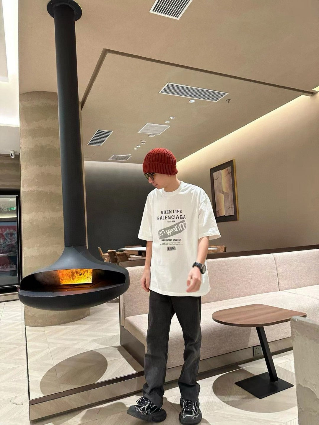 Camiseta Balenciaga - Logotipo en la espalda