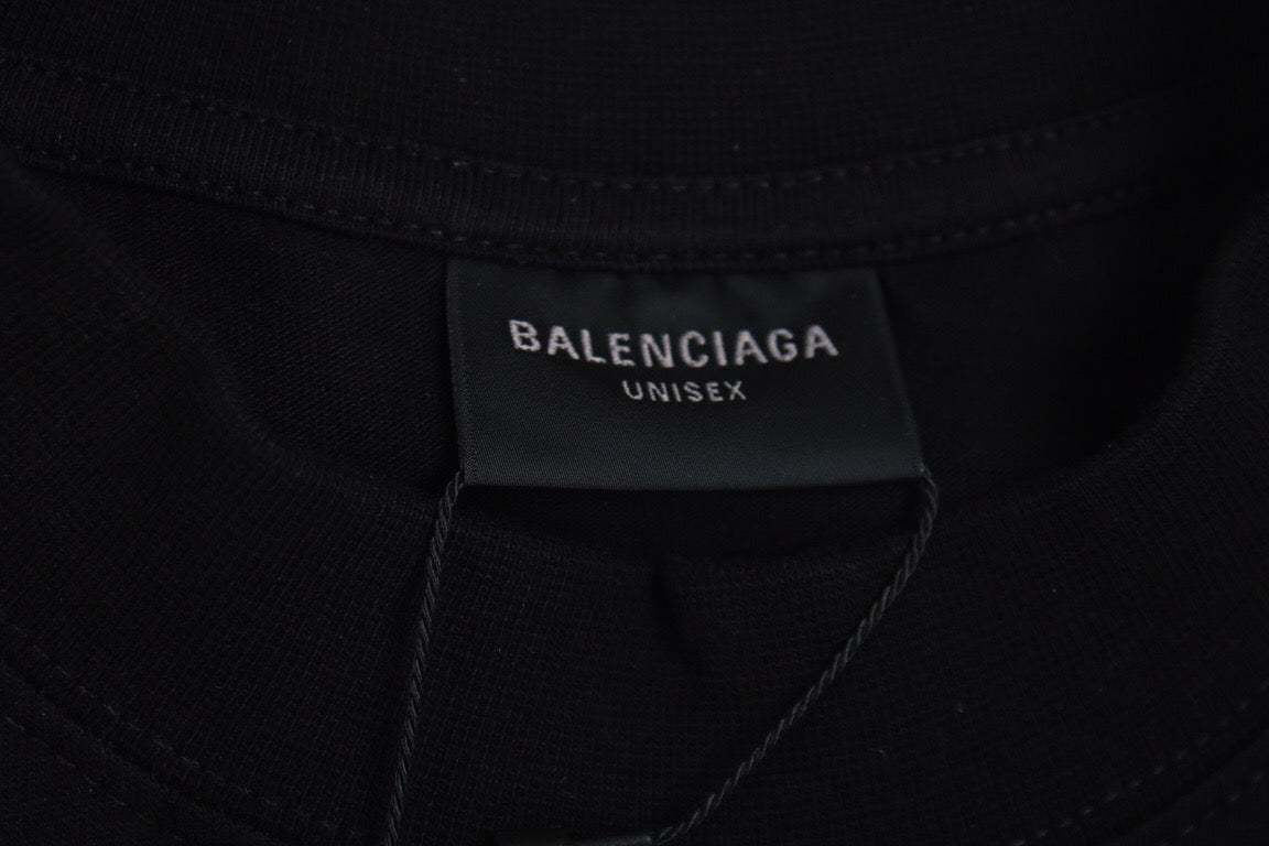 Camiseta Balenciaga con el logo de la llama gótica