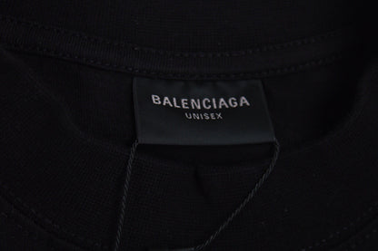 Camiseta Balenciaga con el logo de la llama gótica