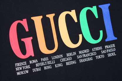 Camiseta Gucci Cities con letras mayúsculas