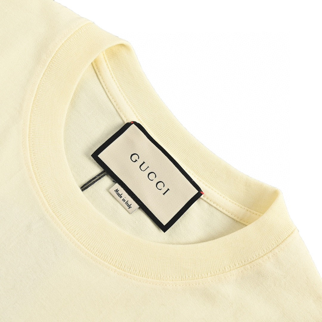 Gucci Interlocking Gg T-shirt - Cream Unisex Streetwear Limited Edition - This Gucci t-shirt features a minimalist design with the interlocking GG logo in green and