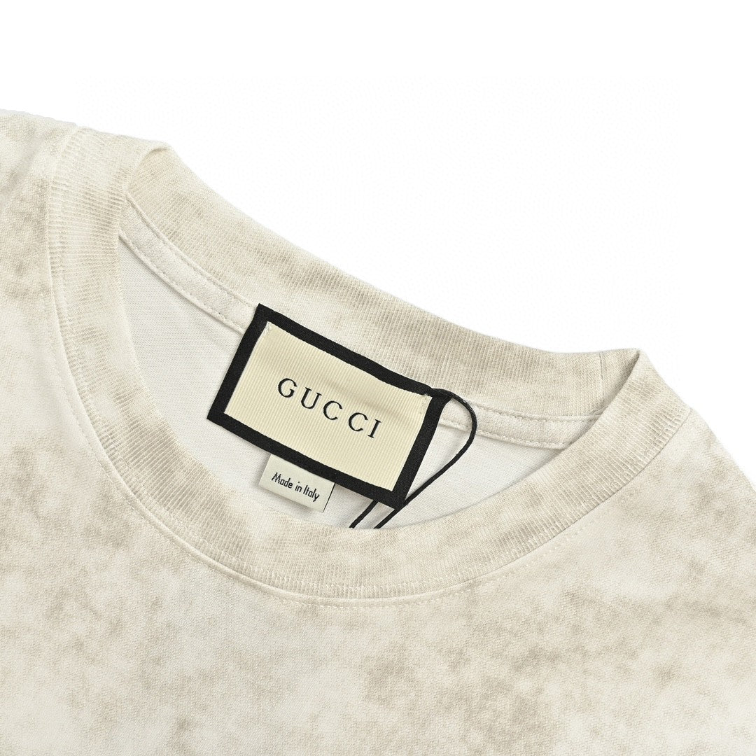 Camiseta Gucci con logo desgastado