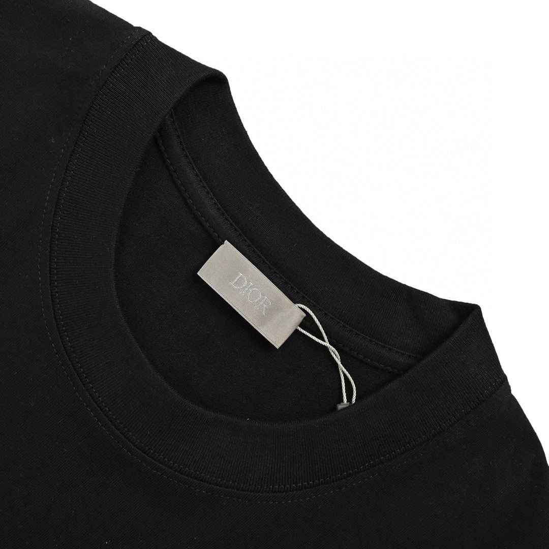 Dior 1947 Signature T-shirt - Black Unisex Streetwear Limited Edition - This Dior t-shirt features the signature of Christian Dior along with the year 1947, printed