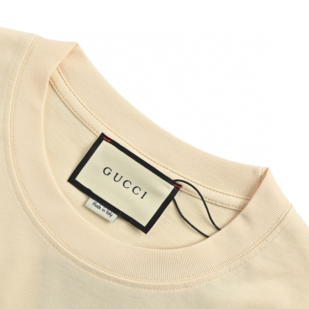 Gucci Dragon Graphic T-shirt (beige) Unisex Streetwear Limited Edition - This beige Gucci T-shirt stands out with its bold dragon graphic design. The top features