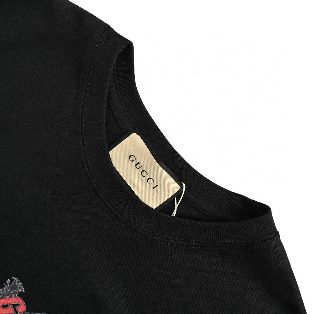 Gucci Strawberry Logo T-shirt (black) Unisex Streetwear Limited Edition - The Gucci Strawberry Logo T-Shirt in black offers a stylish and playful addition to any