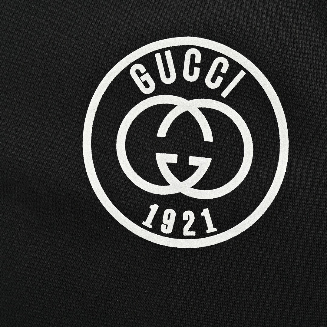 Gucci T-shirt - 1921 Logo - Black Unisex Streetwear Limited Edition - <span>This Gucci t-shirt features a classic design with the iconic interlocking GG logo and '1921'