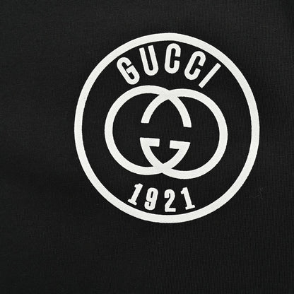 Gucci T-shirt - 1921 Logo - Black Unisex Streetwear Limited Edition - <span>This Gucci t-shirt features a classic design with the iconic interlocking GG logo and '1921'