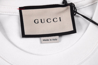 Gucci Rainbow Lightning T-shirt (white) Unisex Streetwear Limited Edition - <span>Stylish white t-shirt featuring a bold, rainbow-colored Gucci logo with striking lightning bolt accents. Made