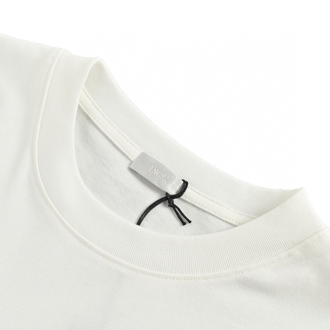 Gucci Bunny Graphic T-shirt - Red Unisex Streetwear Limited Edition - <span>This Gucci t-shirt features a playful graphic design with a blue bunny on a green
