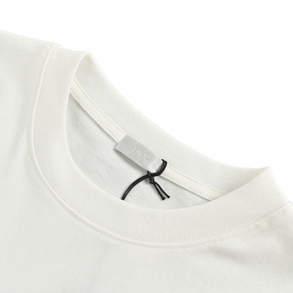 Gucci Bunny Graphic T-shirt - Red Unisex Streetwear Limited Edition - <span>This Gucci t-shirt features a playful graphic design with a blue bunny on a green