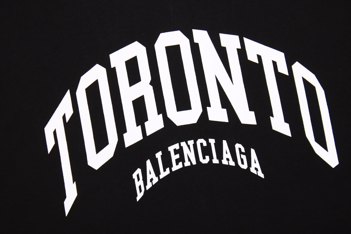 Camiseta negra con el logo de Balenciaga Toronto