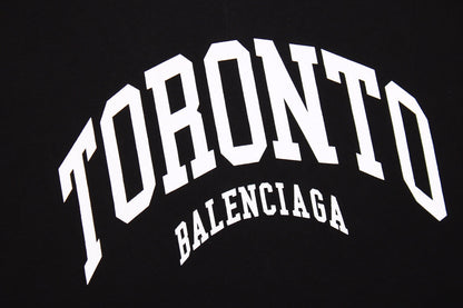 Camiseta negra con el logo de Balenciaga Toronto