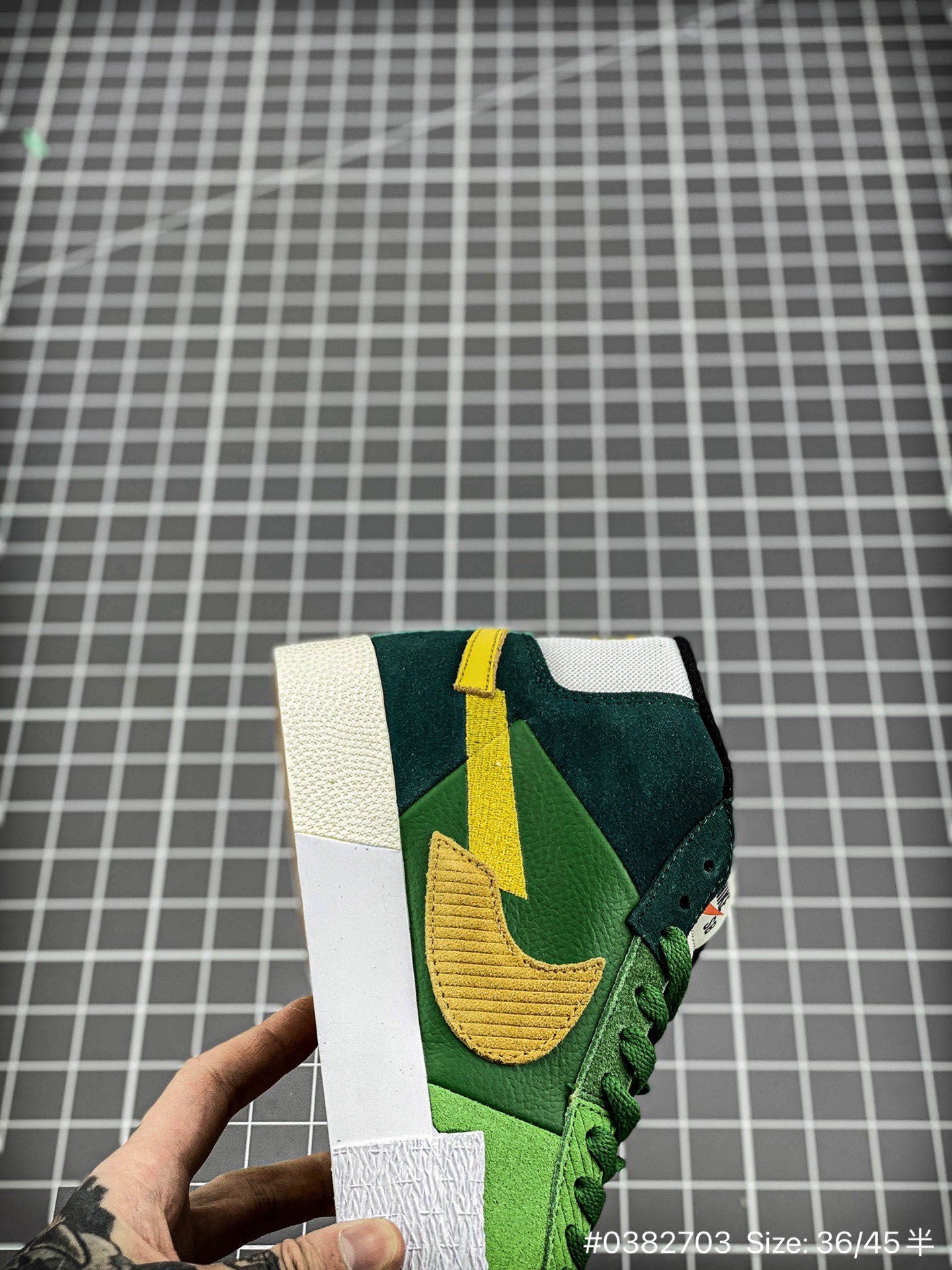 Nike Sb Blazer Mid mosaic - Red Unisex Streetwear Limited Edition - The Nike Blazer Mid PRM 'Blue Mosaic' brings a fresh, artistic twist to the iconic