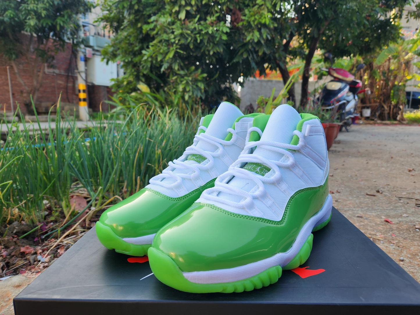 JORDAN 11 Green And - White Unisex Streetwear Limited Edition - The Air Jordan 11 in this eye-catching green and white colorway is a vibrant twist