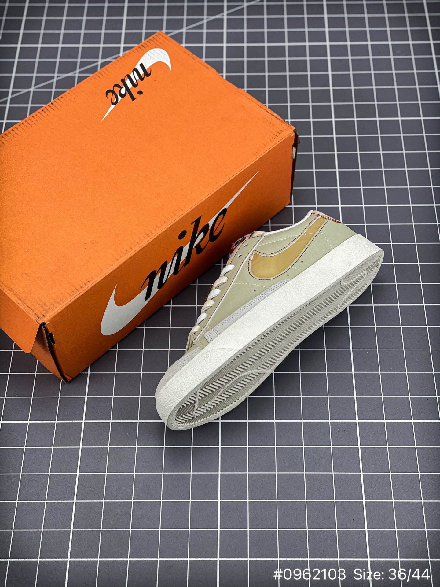 Nike Blazer '1977 Mid Vntg Sneakers - White Unisex Streetwear Limited Edition - The Nike Blazer Mid '77 Vintage in white and gold redefines a classic silhouette with