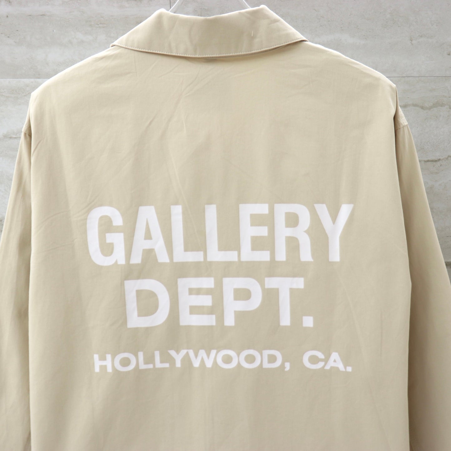 GALLERY Dept Jacket - White Unisex Streetwear Limited Edition - **Gallery Dept. Classic Logo Jacket: Detailed Product Description** Introducing the Gallery Dept. Classic Logo Jacket,