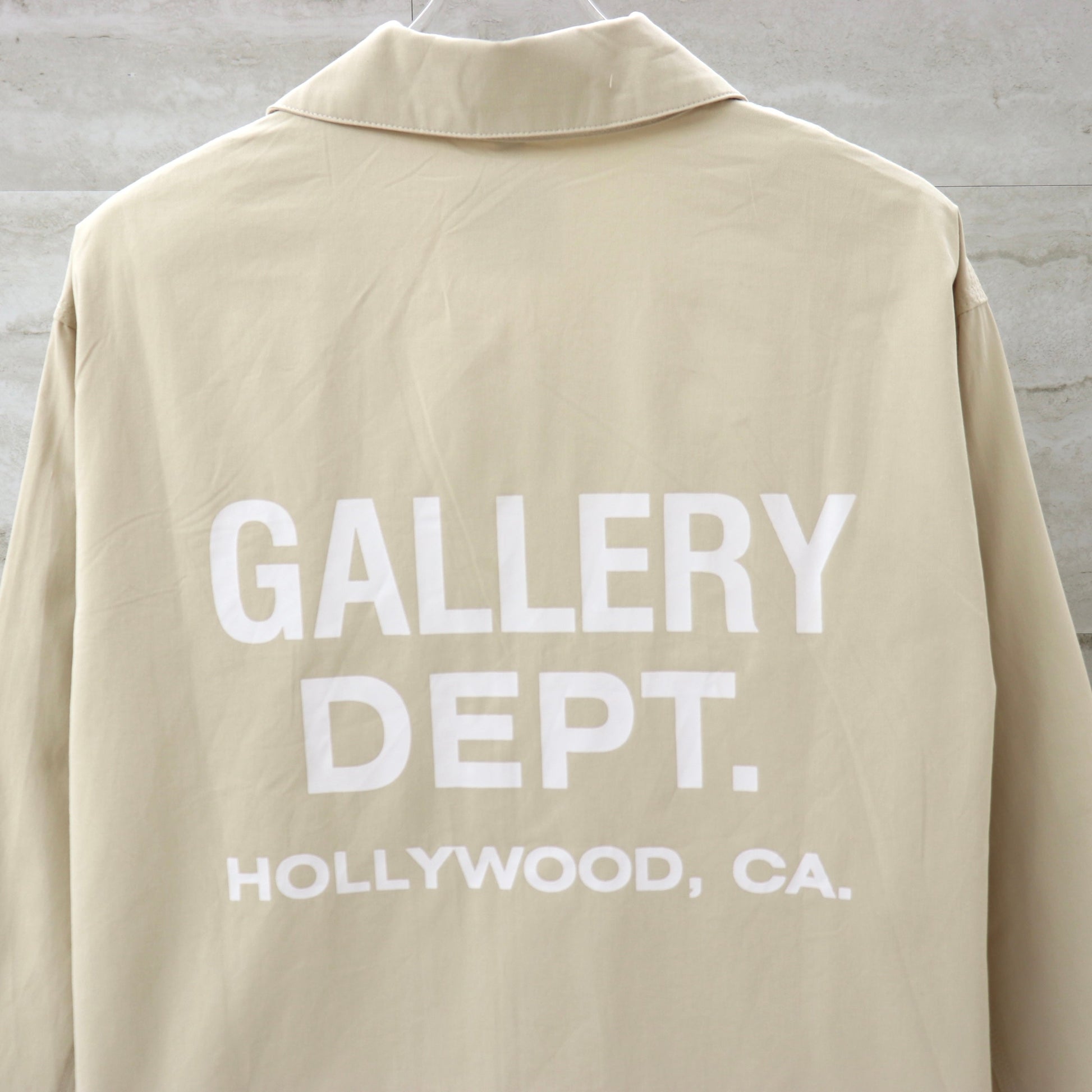 GALLERY Dept Jacket - White Unisex Streetwear Limited Edition - **Gallery Dept. Classic Logo Jacket: Detailed Product Description** Introducing the Gallery Dept. Classic Logo Jacket,