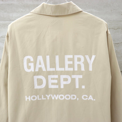 GALLERY Dept Jacket - White Unisex Streetwear Limited Edition - **Gallery Dept. Classic Logo Jacket: Detailed Product Description** Introducing the Gallery Dept. Classic Logo Jacket,
