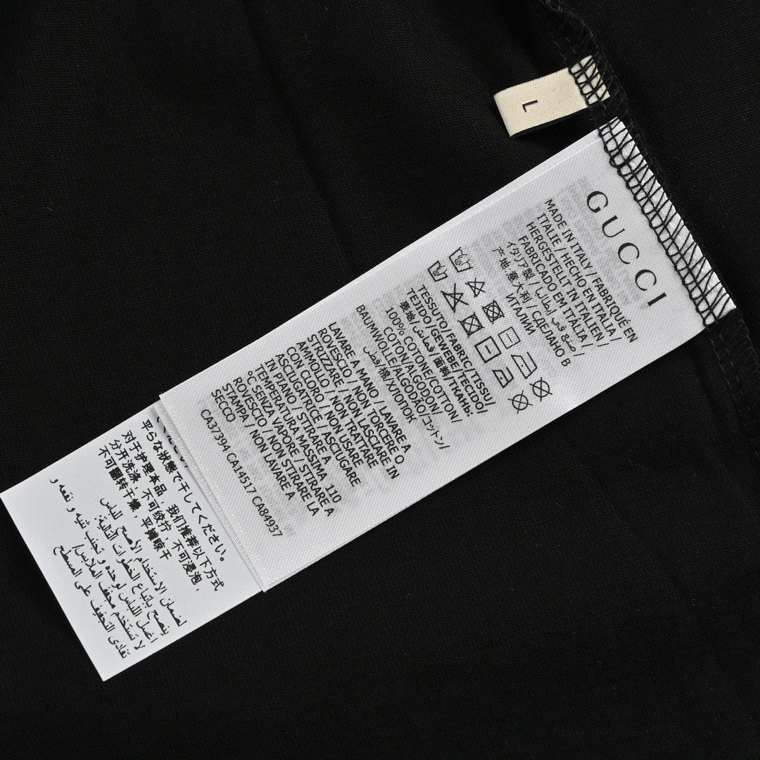 Camiseta negra Gucci con estampado de corazón