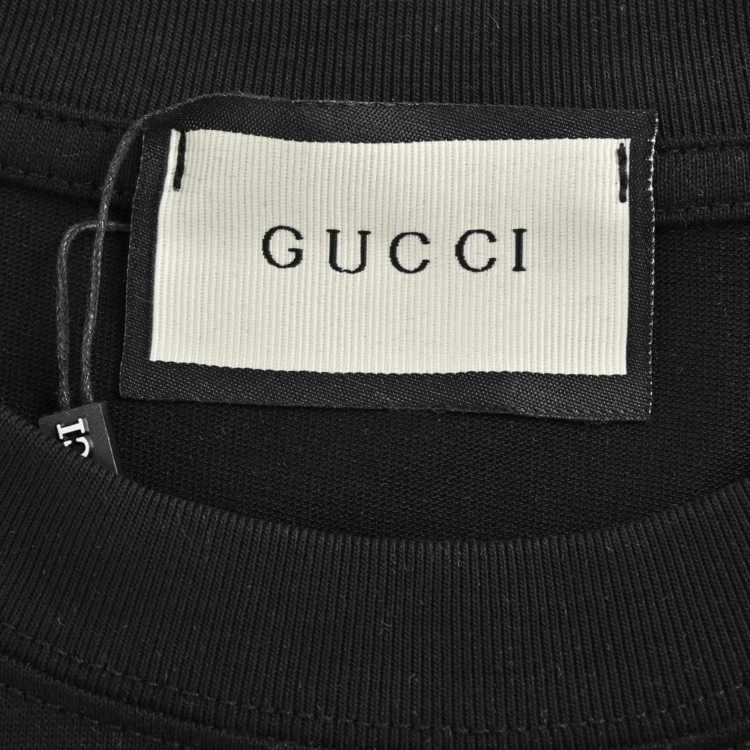 Camiseta Gucci - Logotipo garabateado