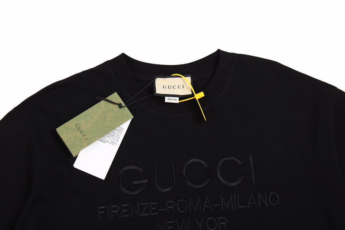 Camiseta Gucci con ciudades bordadas
