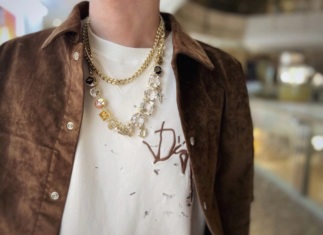 Camiseta Dior con logo marrón
