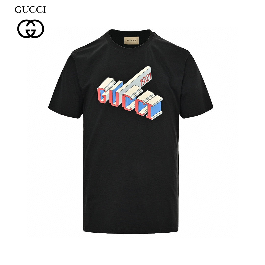 Gucci 1921 Graphic T-shirt - Black Unisex Streetwear Limited Edition - <span>This Gucci t-shirt features a bold graphic design with the text 'GUCCI 1921' rendered in