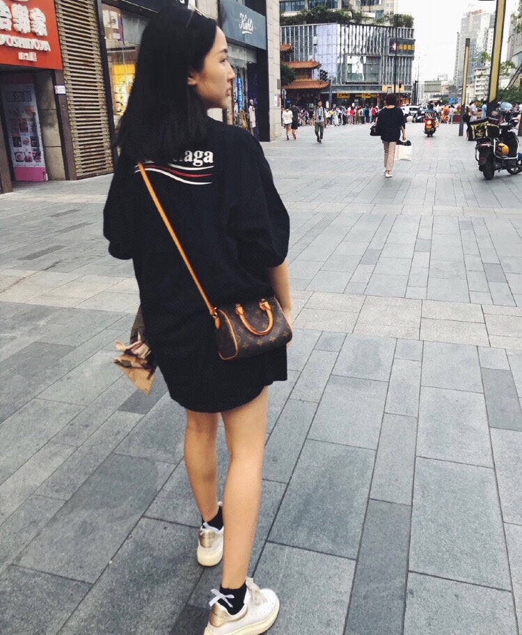 Camiseta Balenciaga con logo Wave (Negra)