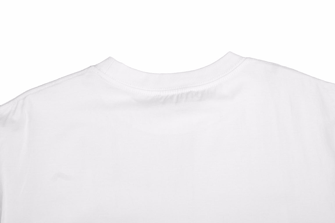 Camiseta Dior con logotipo minimalista (blanca)