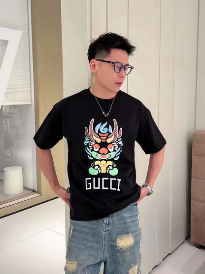 Gucci Dragon Graphic T-shirt - Black Unisex Streetwear Limited Edition - <span>This Gucci t-shirt features a vibrant dragon graphic on the front. The colorful design includes