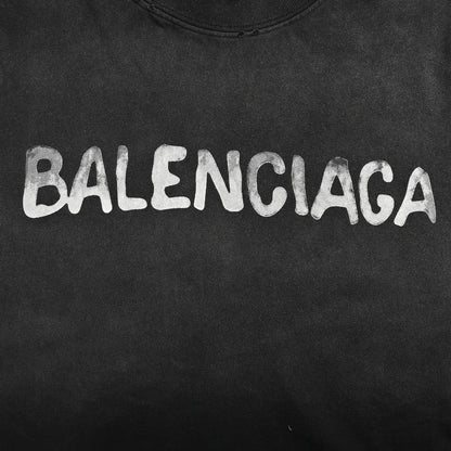 Camiseta Balenciaga con logo pintado con aerosol (negra)