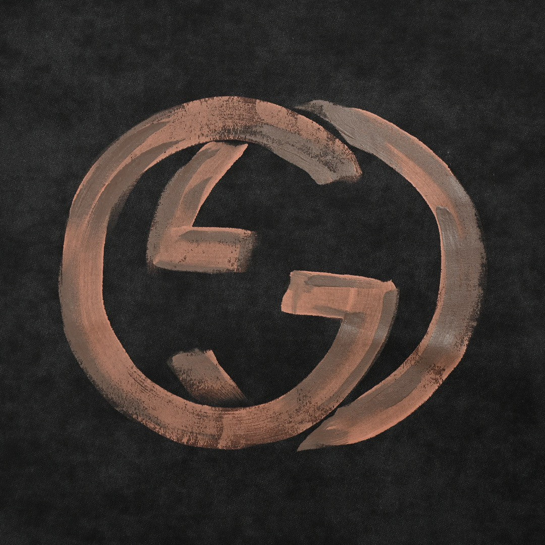 Camiseta Gucci con logo desgastado (negra)