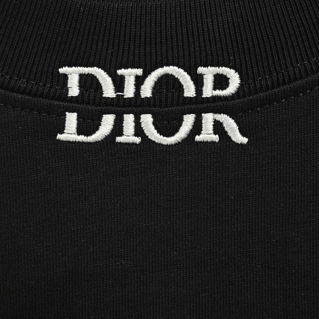 Camiseta negra minimalista de Dior