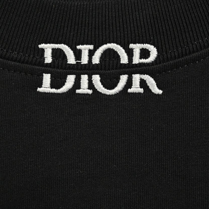 Camiseta negra minimalista de Dior